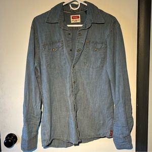 Wrangler denim long sleeve snap button shirt. Size M